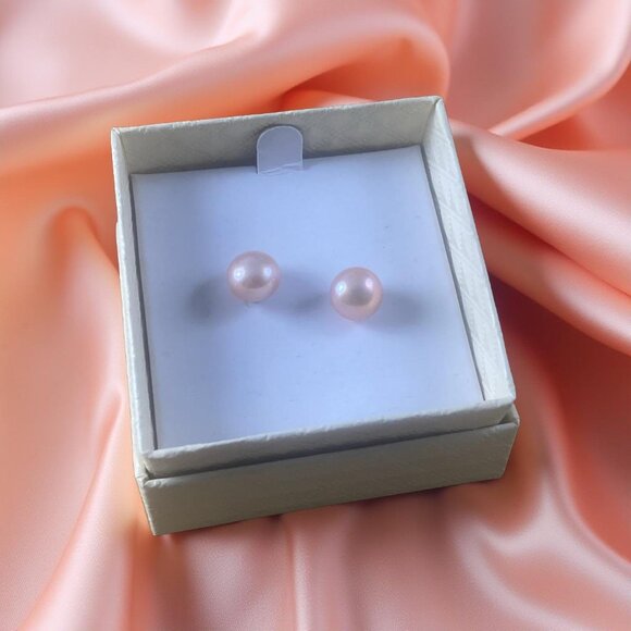 Vintage Pink Pearl Stud Earrings in Original Display Box – Classic Post Backs - Picture 1 of 5